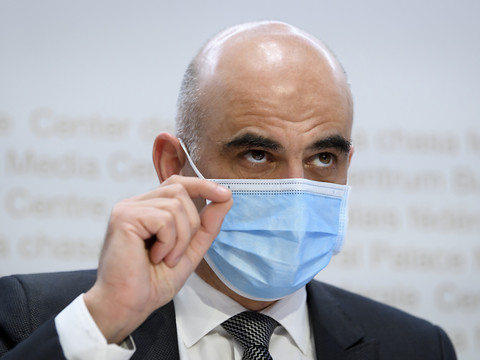 Berset laisse entrevoir des assouplissements sur le Covid-19