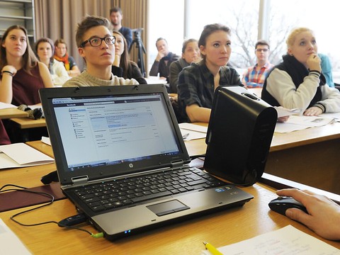 Rejet d'une motion populaire demandant un moratoire informatique