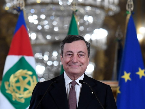 Mario Draghi, le sauveur de la zone euro au chevet de l'Italie