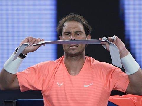 Nadal passe en trois sets