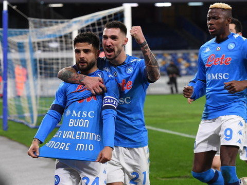 Naples se paye la Juve