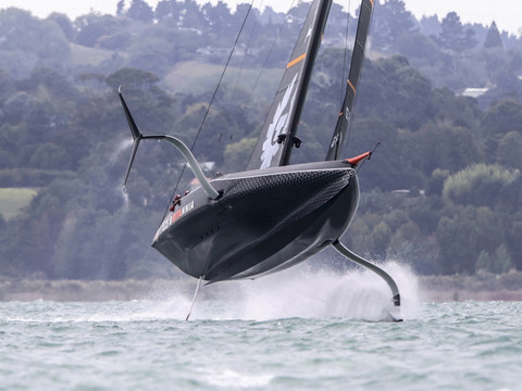 Luna Rossa prend le large (4-0)
