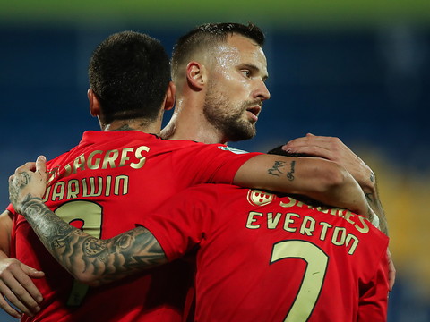 Seferovic buteur d'un Benfica sans gaz