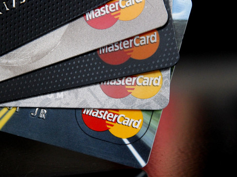 Mastercard dans le collimateur de la Comco