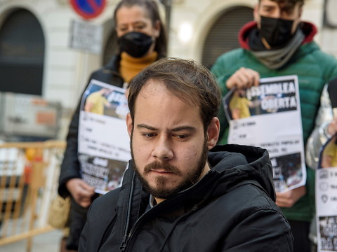 Arrestation controversée d'un rappeur condamné pour des tweets