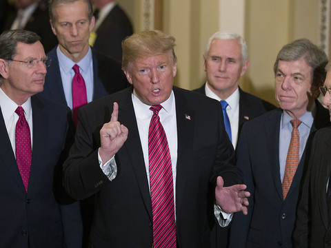 Trump vs McConnell: chez les républicains, la guerre est déclarée