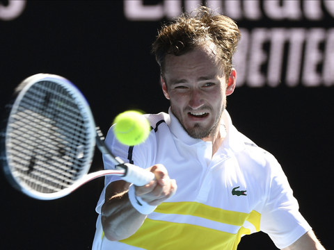 Medvedev terrasse Rublev en trois sets