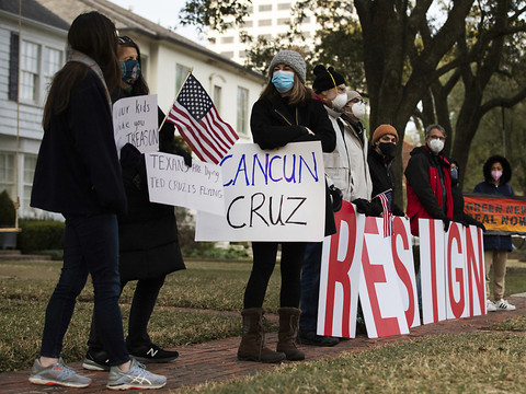 Le Texas paralysé par le froid? Son sénateur Ted Cruz file à Cancun