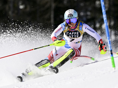 Slalom: Liensberger en tête, Holdener 3e, Gisin out