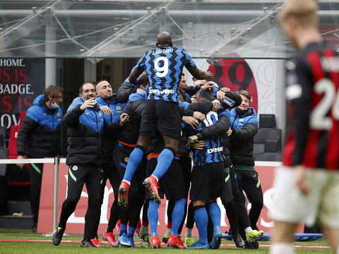 L'Inter terrasse le Milan et fait le break
