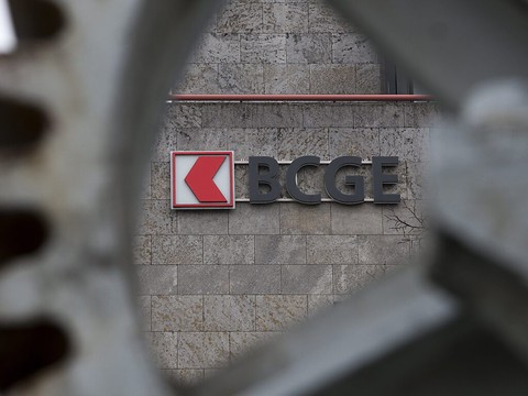 Malgré une chute des revenus, la BCGE améliore son bénéfice en 2020