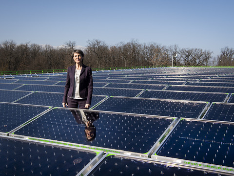 Simonetta Sommaruga inaugure la centrale solaire thermique des SIG
