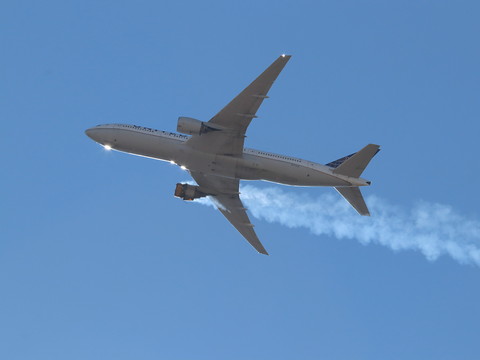 Atterrissage d'urgence d'un Boeing 777 après un problème de moteur