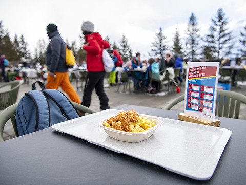 Terrasses aussi fermées en Suisse centrale, à Glaris et au Tessin
