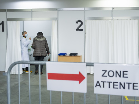 Vaccination: plus de 90 cas d'effets secondaires graves signalés