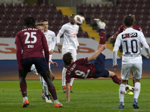 Un but magnifique pour Miroslav Stevanovic