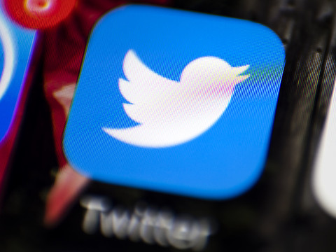 Vaccins: Twitter bannira les utilisateurs en cas de désinformation