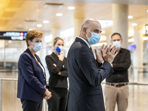 Alain Berset veut faciliter les tests à domicile et au travail
