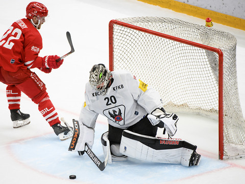 Fribourg-Gottéron s'impose au shootout à Malley
