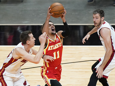 Atlanta gagne pour les débuts de son nouveau coach