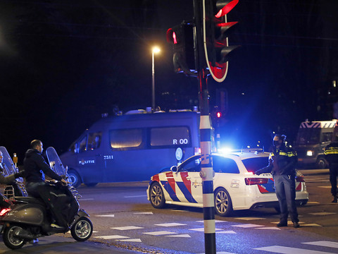 Pays-Bas: explosion près d'un centre de dépistage de Covid-19
