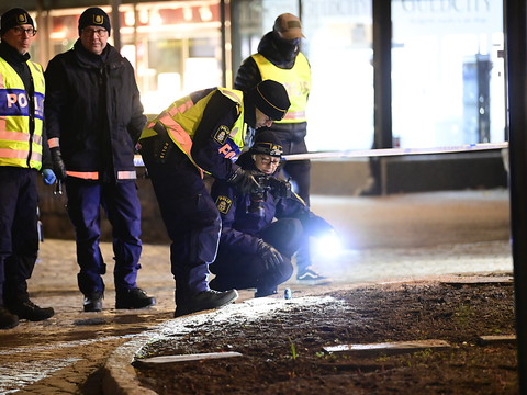 Petite ville suédoise sous le choc après l'attaque à l'arme blanche