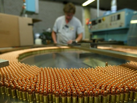 Le Conseil fédéral veut durcir les règles pour les exportations d'armes