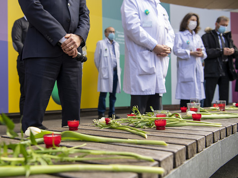 Minute de silence et cloches en hommage aux victimes du Covid-19
