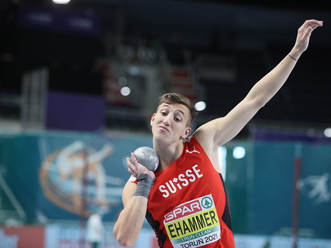 Moser titrée à la perche, Ehammer 2e provisoire à l'heptathlon