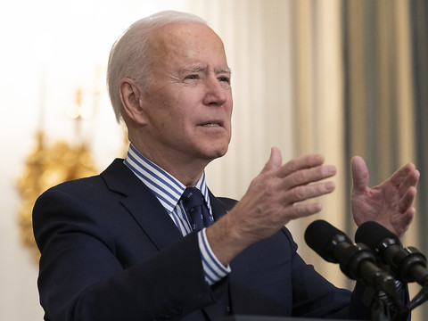 Le plan de relance de Biden franchit l'étape décisive du Sénat