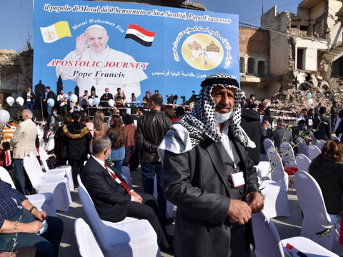 Le pape conclut sa visite historique en Irak devant des milliers de fidèles