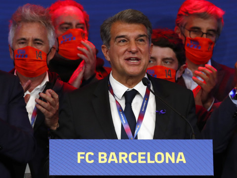 FC Barcelone: Laporta élu président