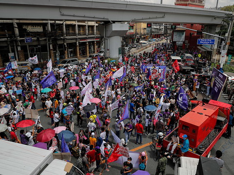 Mobilisations dans le monde la Journée des droits des femmes