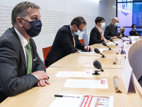 Initiatives antipesticides: deux 
