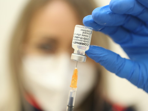 Covid: Washington muscle sa réponse, le Brésil débordé