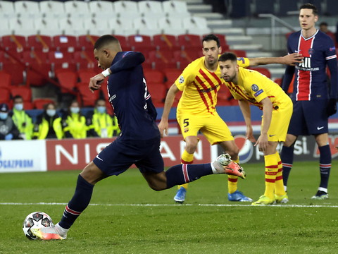 Le PSG tient bon, Liverpool assure