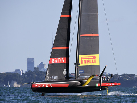 Luna Rossa et Team New Zealand toujours à égalité