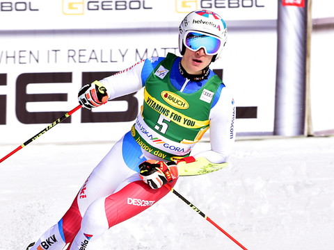 Odermatt fait coup double en s'imposant devant Meillard