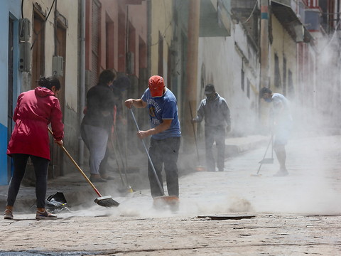 Pluies et cendres en Equateur: six morts