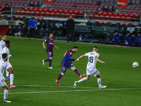 Liga: Barcelone revient à quatre points du leader