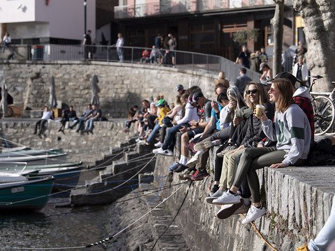 Ascona impose le port du masque à l'extérieur