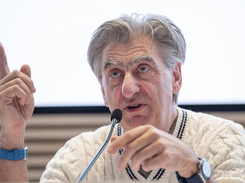 Le chef de Swatch critique la gestion du Conseil fédéral