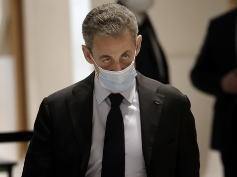 France: report du procès de Sarkozy pour des dépenses excessives de campagne