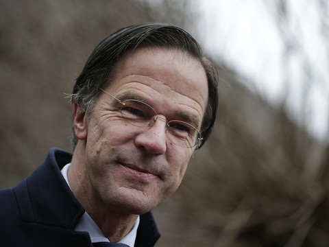 Pays-Bas: le parti du Premier ministre libéral Rutte en tête des législatives