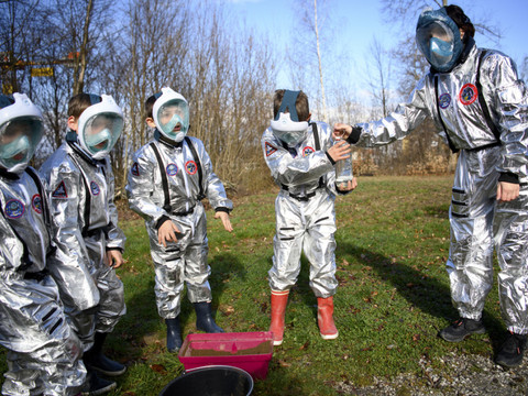 Des enfants font une expérience de simulation de vie sur Mars