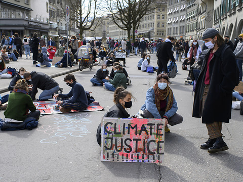 Actions pour le climat: la police intervient à Berne et à Zurich