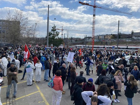 Manifestations anti-mesures sanitaires à Liestal et à Berne