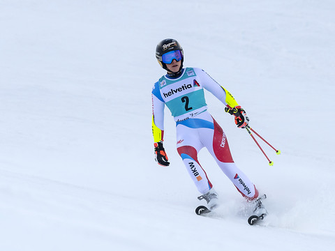 Géant de Lenzerheide: Shiffrin mène, Gisin 5e