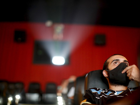 Cinéma: deux fois moins de projections et deux tiers d'entrées en moins