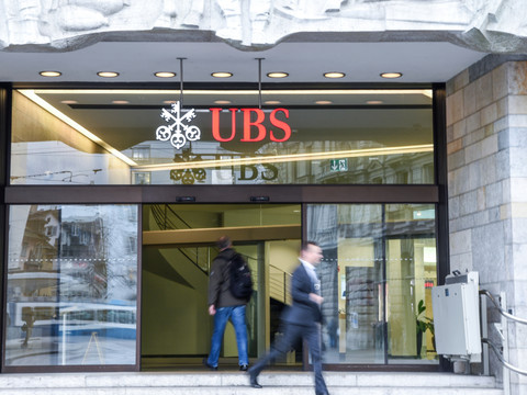 UBS se maintient dans le vert, amende requise moins lourde en appel